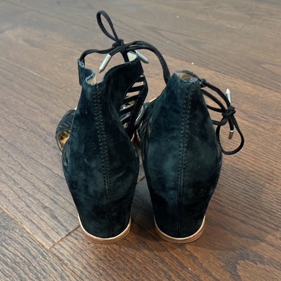 Dolce Vita Black Wedges - Picture 4 of 6